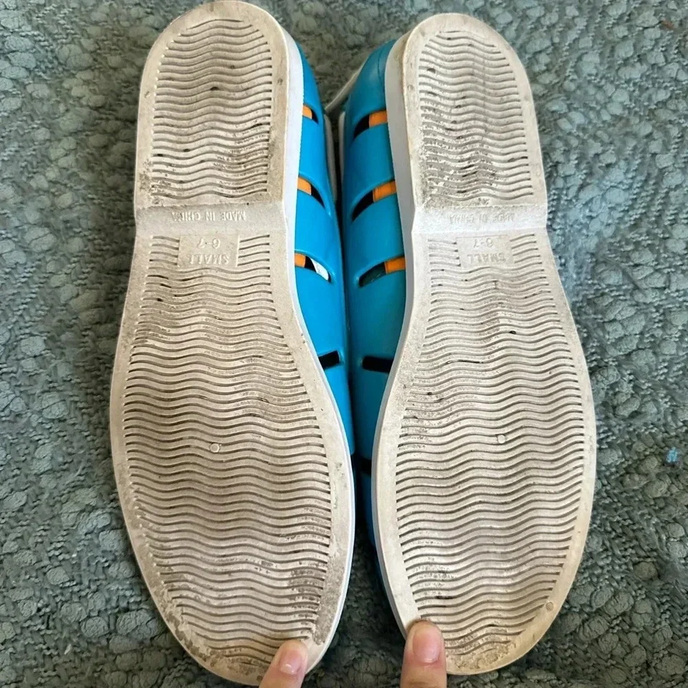 Five Flops blue water shoes men’s size small 6-7 summer athletic casual